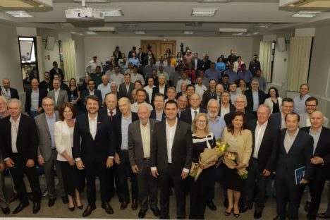 Na Ocepar, governador destaca a importância das cooperativas para o Paraná Imagem referente a Na Ocepar, governador destaca a importância das cooperativas para o Paraná