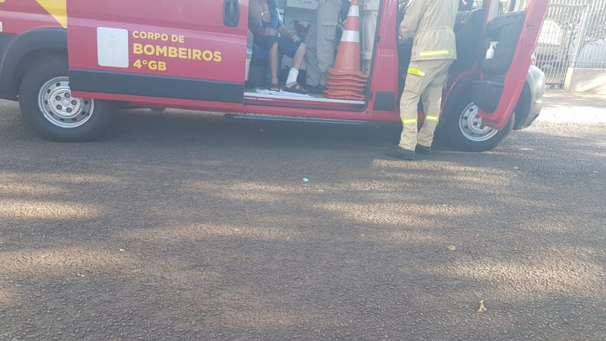 Idoso é atendido pelo Siate após ser atingido por carrinho de papelão