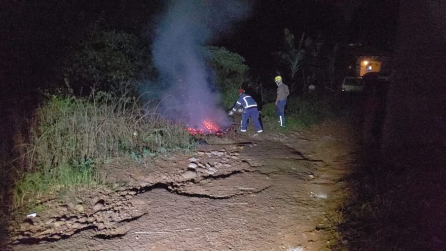Bombeiros combatem incêndio em colchão no Santa Felicidade