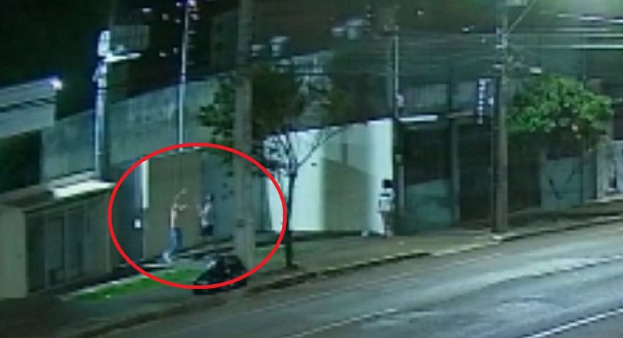 Violência: dois homens agridem adolescente na Rua Carlos Gomes
