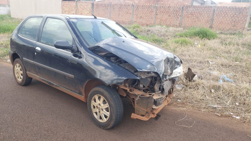Colisão de trânsito deixa veículos danificados no Cascavel Velho