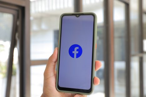 Usuário vence Facebook em ação judicial e tem conta reativada