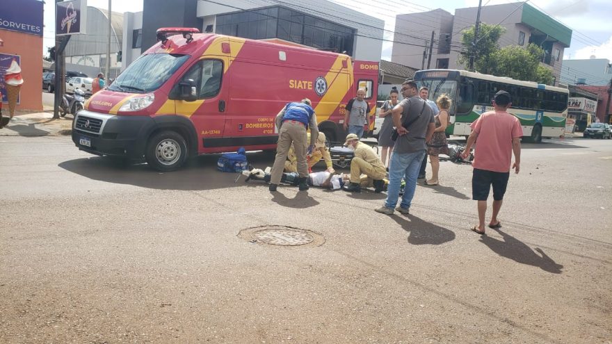 Motociclista fica ferido em acidente de trânsito na Rua Rio da Paz