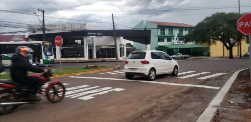 Falta de sinalização não é… Motoristas avançam a preferencial e podem causar acidentes