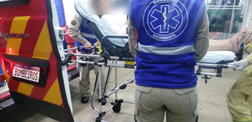 Idosa é atendida após queda no interior da FAG