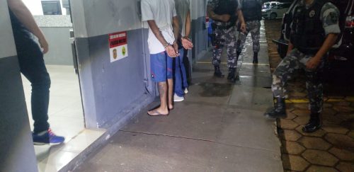 Dois são detidos após furto de whisky em supermercado atacadista