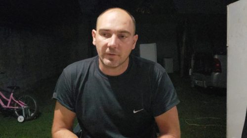 Criança de seis anos com fratura no fêmur precisa de cirurgia urgente, pais estão desesperados
