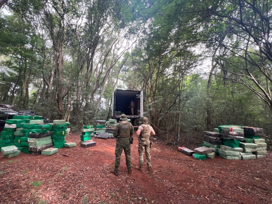 BPFron e Polícia Federal apreendem 5 toneladas de maconha em Pato Bragado