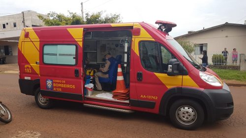 Trabalhador quebra o braço após cair de escada em obra no Santo Onofre