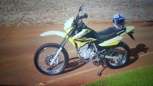 Motocicleta amarela de professor foi furtada no Cataratas