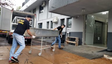 Imagem referente a Corpos das vítimas da BR-369 chegam ao IML de Cascavel; família identifica motorista do Golf