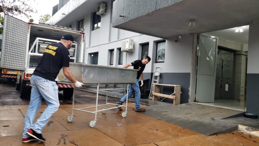 Corpos das vítimas da BR-369 chegam ao IML de Cascavel; família identifica motorista do Golf