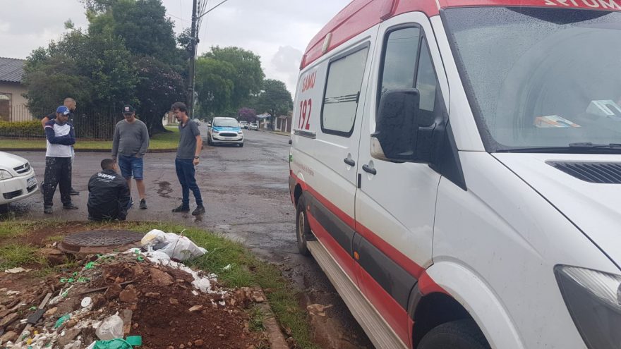 Motociclista é socorrido pelo Samu após acidente na Vila Tolentino