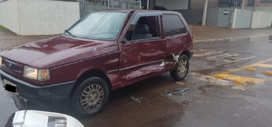 Colisão entre Uno e Triton é registrada no Bairro Alto Alegre