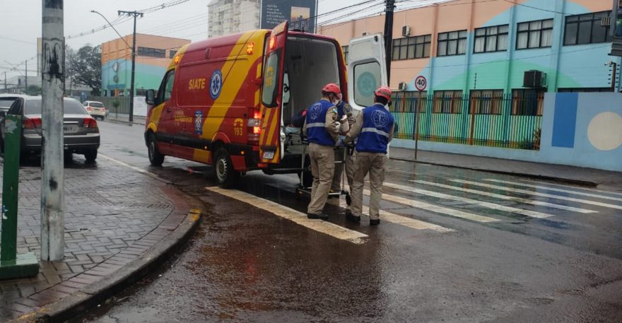 Motociclista fica ferido em acidente na Rua Rio Grande do Sul