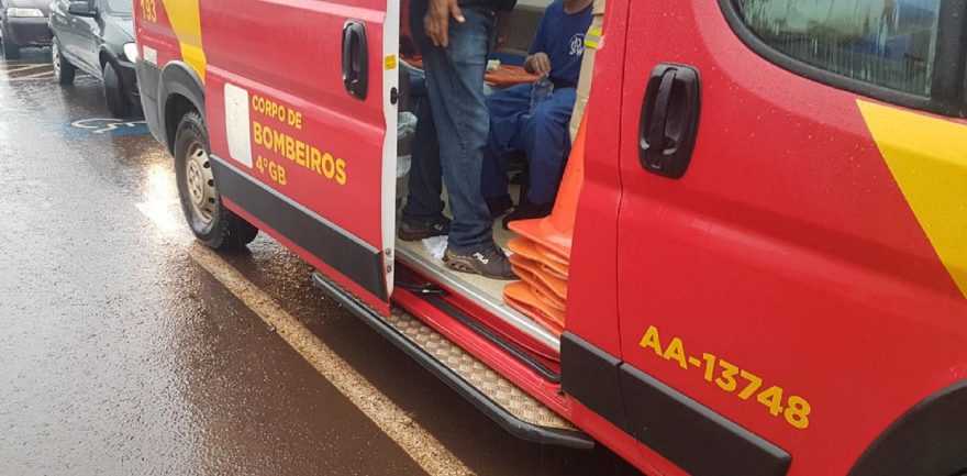 Menino fica ferido ao ser atingido por latinha de refrigerante em colégio