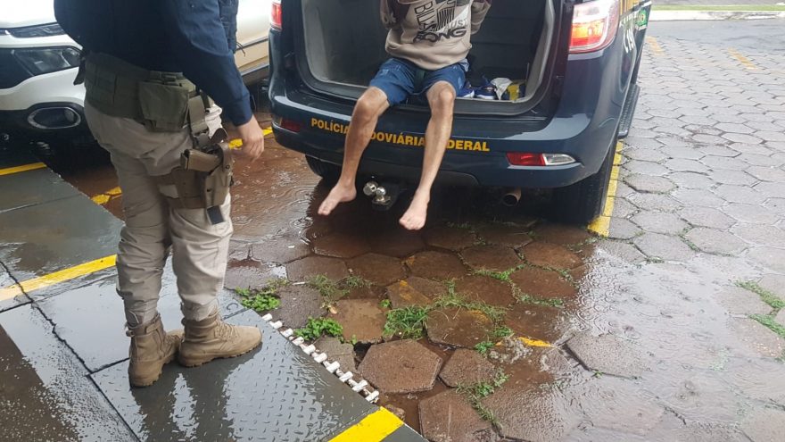 Homem usa pistola de airsoft para roubar veículo em Santa Tereza e acaba preso pela PRF