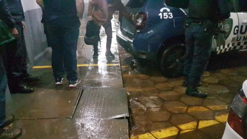 Homem é detido por furtar luminárias em antiga sede da GM