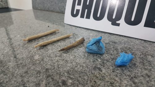 Adolescente é apreendido e homem é detido com maconha e cocaína no Cascavel Velho