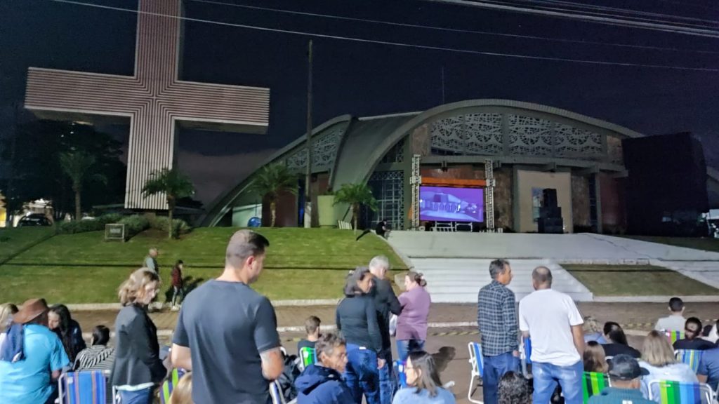 Encenação da Via Sacra reúne fiéis no São Cristóvão