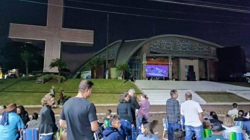 Encenação da Via Sacra reúne fiéis no São Cristóvão
