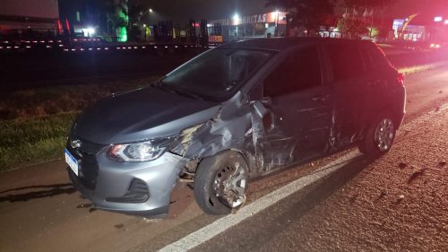 Batida frontal entre carros é registrada na BR-277 em Cascavel