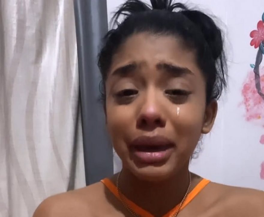 Cantora acusa dono de banda de agressão física e psicológica e não pagamento de salário