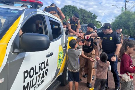 Alunos da Polícia Militar realizam ação social de Páscoa