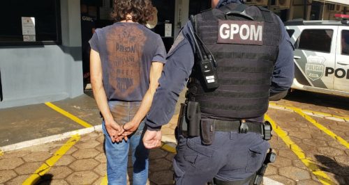 Homem é detido pela Guarda Municipal após assaltar farmácia