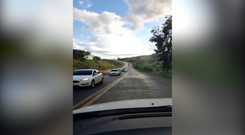 Caótico: Trânsito na BR-163, sentido a Cascavel, está muito lento nesta volta de feriadão