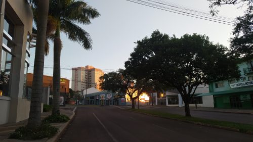 Segunda-feira de clima estável e temperaturas amenas em Cascavel
