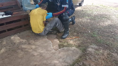 Homem passa mal e é atendido pelo Samu