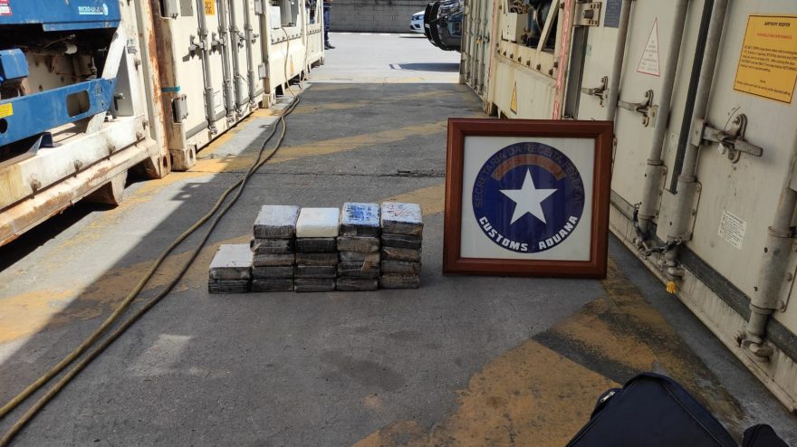 Receita Federal apreende 24kg de cocaína em motores de contêineres refrigerados