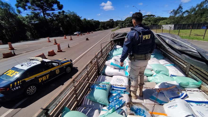 Caminhão de Foz do Iguaçu é apreendido transportando 394 quilos de maconha