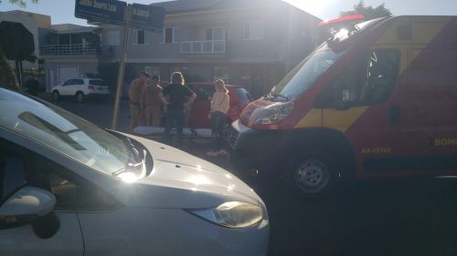 Carros se envolvem em colisão no Bairro Maria Luiza e duas mulheres ficam feridas
