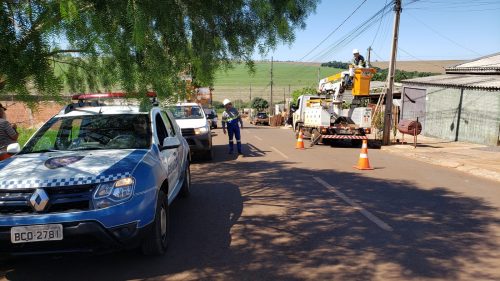 “Gato de energia”: Copel realiza cortes de ligações irregulares no Bairro Cascavel Velho