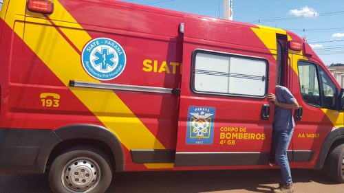 Motociclista tem grave lesão na perna após colisão com utilitário no Conjunto Riviera