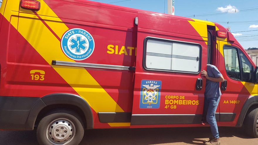Motociclista tem grave lesão na perna após colisão com utilitário no Conjunto Riviera