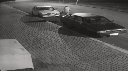 Vídeos mostram homens tentando tirar roda de veículo no Bairro Belmonte