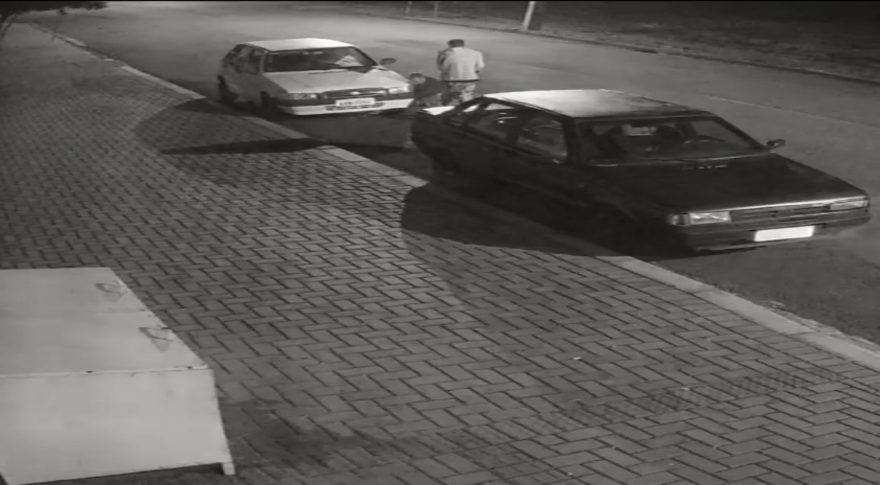 Vídeos mostram homens tentando tirar roda de veículo no Bairro Belmonte