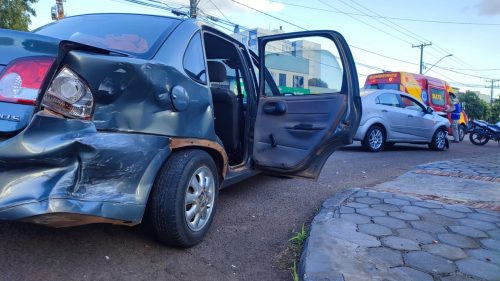 Duas pessoas ficam feridas em acidente de trânsito no Centro