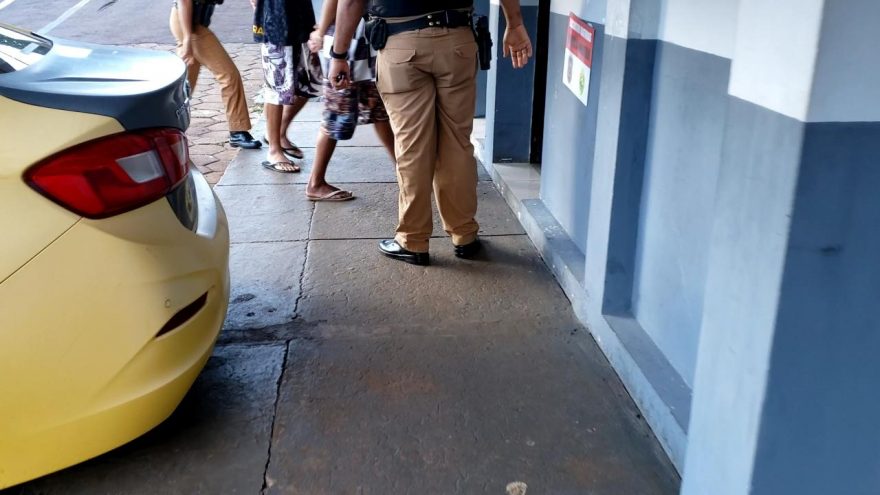 Dois adolescentes são apreendidos com cigarros de maconha