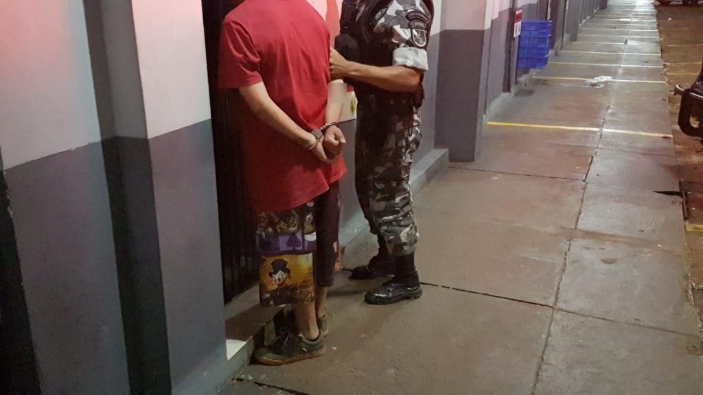 Choque detém um e apreende mais de 1kg de maconha no Canadá