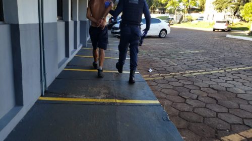 Após ameaçar educador social na rodoviária, andarilho é detido com drogas pela Guarda Municipal