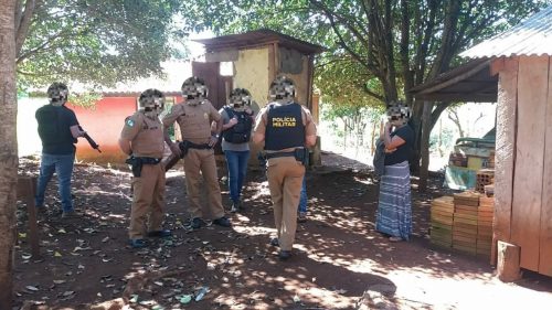 Polícia Civil encontra pessoas presas em cubículos em Aldeia de Quedas do Iguaçu