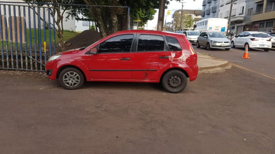 Motociclista fica ferida após se envolver em colisão com carro no Bairro Universitário