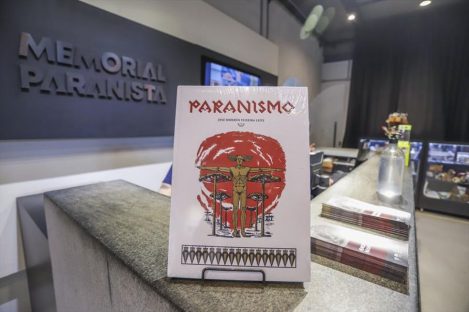 Livro sobre Paranismo está à venda nas lojas #CuritibaSuaLinda Imagem referente a Livro sobre Paranismo está à venda nas lojas #CuritibaSuaLinda