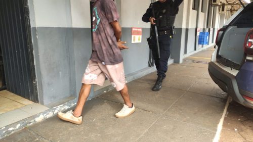 Homem é detido após furtar barra de alumínio em colégio de Cascavel