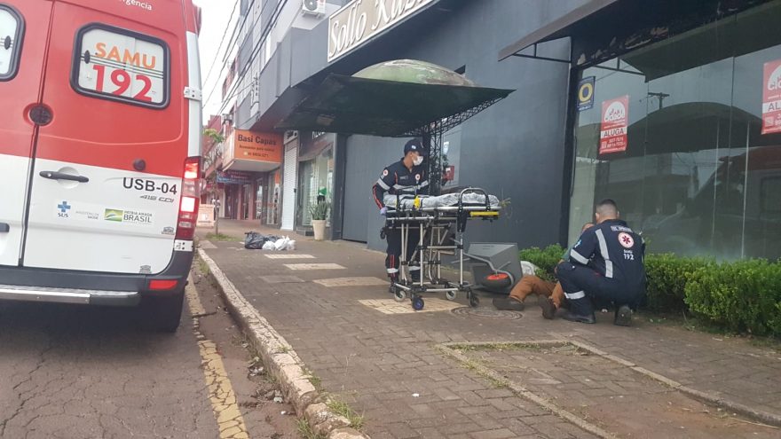Populares acionam Samu para atender homem caído, mas ele estava apenas dormindo