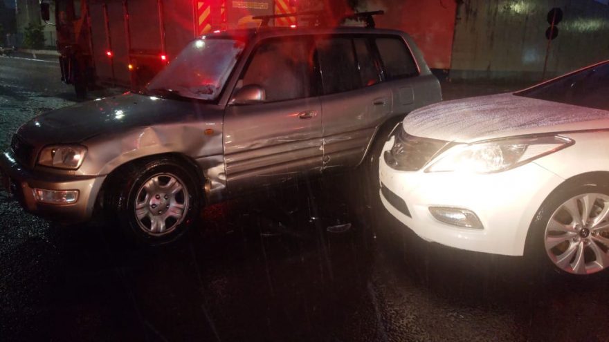 Veículos se envolvem em acidente de trânsito no Pacaembu